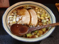 「黒壷ラーメン (650円)」@烈志笑魚油 麺香房 三くの写真