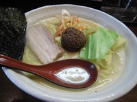 「熟成練り醤油らーめん（大盛無料）」@『   』（無銘）の写真