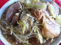 「ラーメン（ヤサイ、ニンニク）」@ラーメン二郎 三田本店の写真