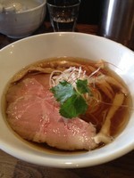 「特製醤油ラーメン」@新宿 モモンガの写真