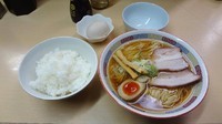 「昔ながらのらーめん（680円）＋生卵かけごはん（300円）」@煮干鰮らーめん 圓の写真