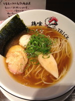「鶏の醤油らーめん ￥750」@鶏喰～TRICK～の写真