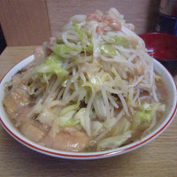 「豚入り(ヤサイニンニクアブラ)生玉子」@ラーメン二郎 栃木街道店の写真