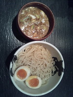 「つけめん(麺少なめ)(あつもり)＋味玉」@あら焚き豚骨 あらとん 新宿御苑店の写真