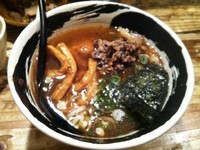 「黒豆納豆醤そば　＋　半熟味付玉子」@麺場 ハマトラの写真