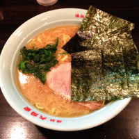 「ラーメン➕中盛➕麺固め」@横浜ラーメン六角家 船橋店の写真