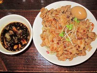 「肉盛りつけ麺並780円＋肉増し250円＋無料味玉」@魁 肉盛りつけ麺 六代目けいすけの写真
