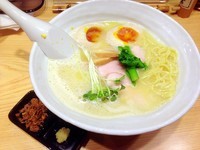 「鶏白湯SOBA 並780円＆味玉100円」@銀座 篝の写真