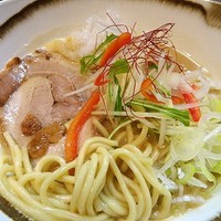「トリュフ・味玉鶏白湯らーめん（限定）950円」@（麺）並木商事の写真