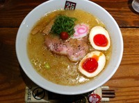 「塩煮干しらーめん+味付け玉子」@煮干しらーめん 玉五郎 天満本店の写真