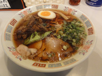 「牛スジコンラーメン」@尾道ラーメン 十六番 本店の写真