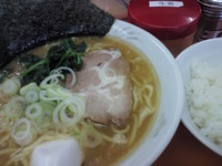 「ラーメン並￥600+半ライス￥100」@鹿島家 黄金町店の写真