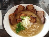 「とりそば（塩）+チャーシュー」@natural taste cafe analogの写真