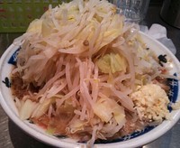 「らーめん＋ほぐし豚（ヤサイ＋ニンニク）」@らーめん大 蕨店の写真