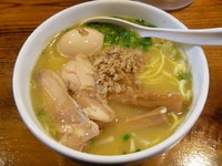 「白鶏らーめん　７００円＋（ランチ味玉＋Ｍｙ箸大盛サービス）」@鶏の穴の写真