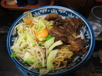 「牛すじラーメン（ぶっかけ・麺大盛・温・ニンニク）：800円」@らーめんしょっぷ中吉 綾瀬店の写真