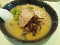 「味噌ラーメン500円+替え玉人玉無料」@博多天神 歌舞伎町一番街通り店の写真