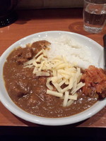 「ポークカレーL580円＋チーズ70円」@五大陸 アレア品川店の写真