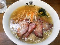 「焼豚塩らーめん」@塩らーめん専門 ひるがお 大岡山店の写真