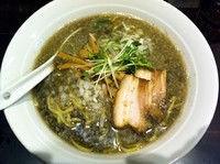 「目黒ブラック煮干しそば」@麺屋 航の写真