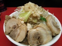 「ラーメン（中）＋小豚　700＋150＝850円」@びんびん豚の写真