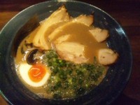 「味噌豚骨魚介ﾁｬｰｼｭｰ増1050円」@とんこつ屋 秀虎の写真