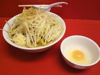 「極太小ラーメン(700円+100円)+生玉子(50円)」@ラーメン 学の写真