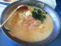 「ラーメン（中盛：１．５玉）」@拉麺厨房 牛若丸 柿沢店の写真