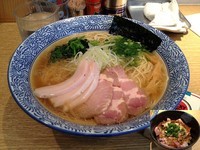 「チャーシュー（醤油）芳醇香味そば+中盛券+焼きチーズカレー丼」@麺屋 一燈の写真