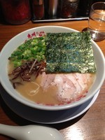 「らーめん（かため）+味玉　750円」@九州ラーメン つばめ軒の写真