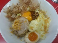 「汁なし￥700＋スライスチーズ￥50＝￥750」@びんびん豚の写真