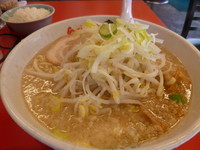 「らーめん　700円＋小ライス（サービス）」@らーめん弁慶 浅草本店の写真