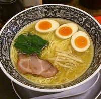 「らーめん しお 味玉・780円+クーポン」@中村屋の写真