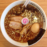 「中華そば 味玉入り」@黒煮干し中華そばとつけめんの店 綱哲の写真