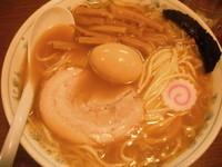 「ラーメン（大）＋味玉＋大辛味」@大勝軒 十五夜 新宿御苑店の写真