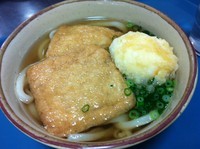 「きつねうどん【390円】+半熟玉子天【100円】」@中井麺宿の写真