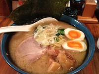 「黒福ラーメン」@豚骨醤油らーめん 福気の写真