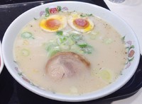 「牛骨ラーメンセット(900円)」@餃子の王将 淵野辺店の写真