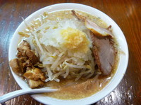 「みちるめん（ニンニク＋ほぐし豚サービス）　６８０円」@ガツ盛リラーメン みちる屋 松戸店の写真