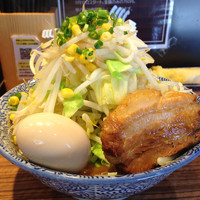 「辛味噌ラーメン＋半熟煮玉子」@ラーメン燈郎の写真