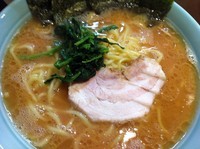 「ラーメン（中）＋ライス」@横浜家系らーめん いずみ家の写真