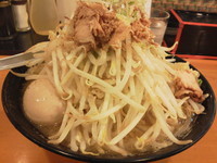 「福助らぅめん（野菜マシ・生ニンニク・大盛り：無料）　＋味玉」@らぅめん福助の写真