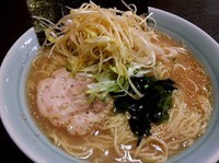 「塩とんこつ大盛+ねぎ」@横浜らーめん椿家 那珂店の写真