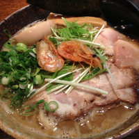 「熟成えび塩らー麺 大盛り」@三麺流 武者麺 江坂店の写真