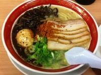 「らーめん黒　全部のせ」@博多らーめん 無双 大船店の写真