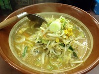 「味噌拉麺（６００円）＋餃子（３５０円）」@四華郷の写真