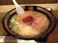 「天然とんこつラーメン + 替玉」@一蘭 新宿中央東口店の写真