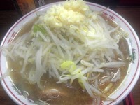 「小らーめん、麺少なめ、やさい＆にんにく多め　650円」@ザ・ラーメンスモールアックスの写真
