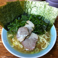 「ラーメン＋海苔＋茎ワカメ＋小ライス　（1000円）」@まこと家の写真