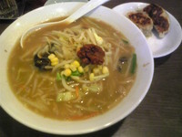 「自家製辛味噌ラーメン+半餃子」@中華 味一の写真